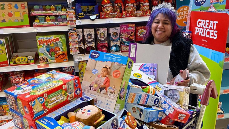 Kids Inc Nurseries Donated New Toys to Local Businesses | Kids Inc Nurseries Kids Inc Nurseries Sonia Sabharwai donting toys on behalf of Kids Inc Nurseries rto King George Hospital